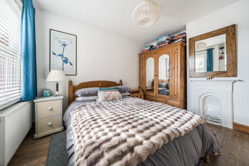 1363831-4-68e543b...