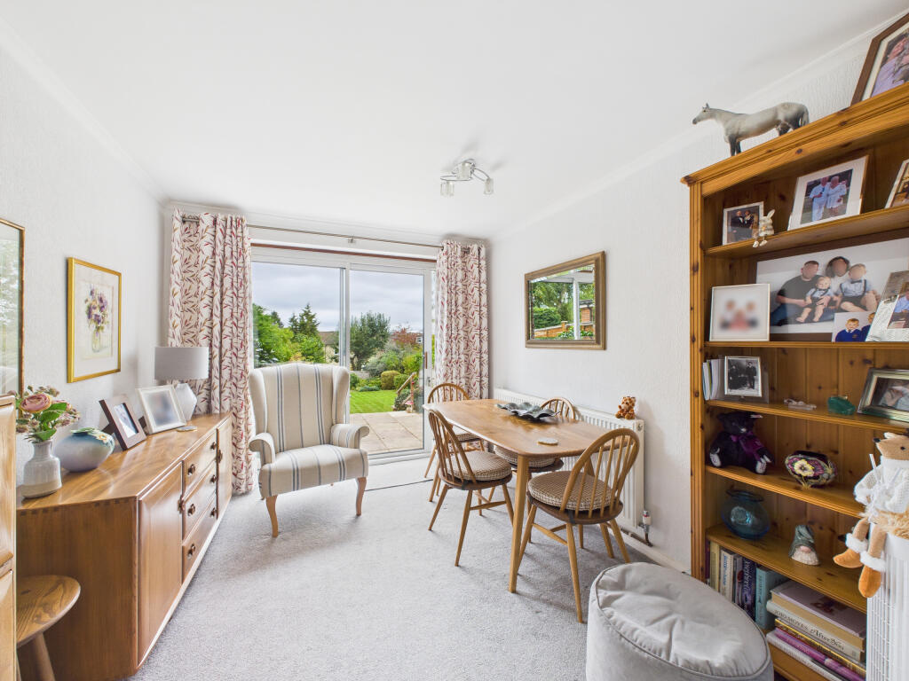 CAM02909G0-PR0498-STILL010