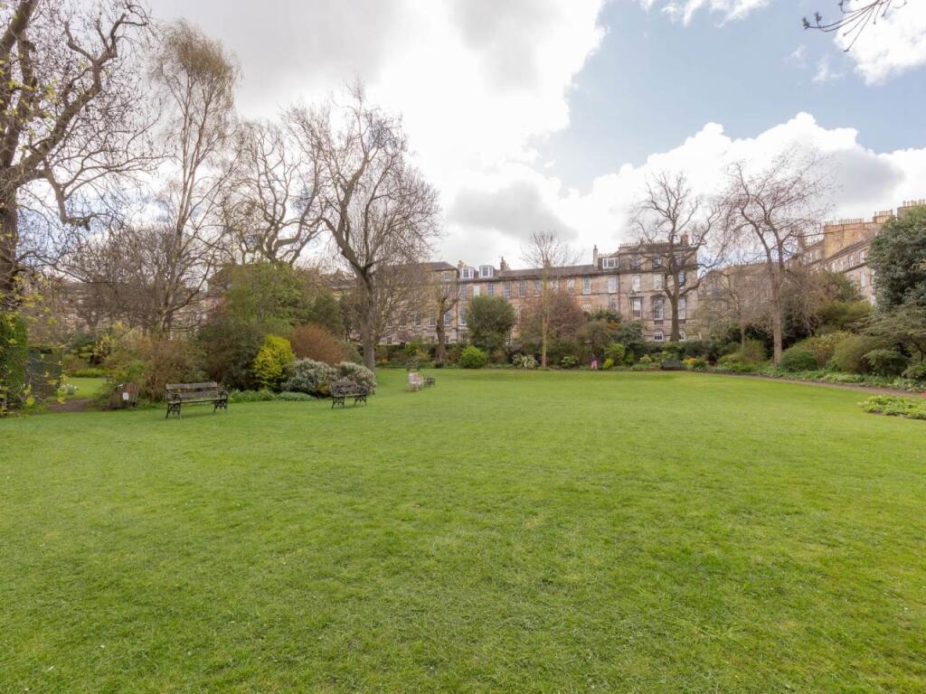 62660_Drummond_Place