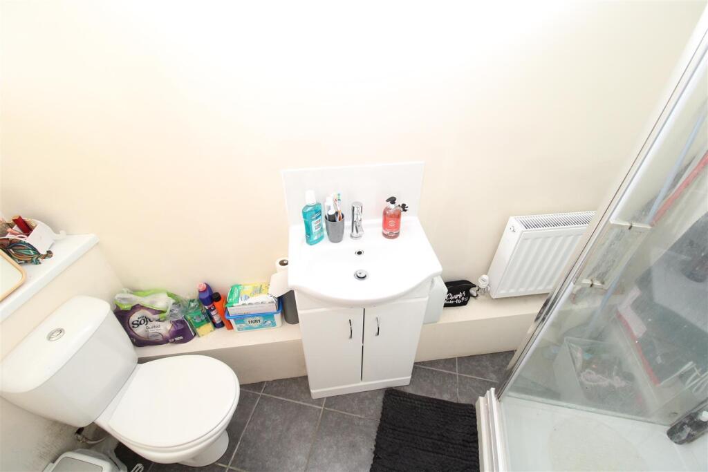 Bathroom 1.jpg
