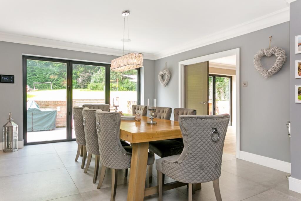 16 Woodhill Avenu...