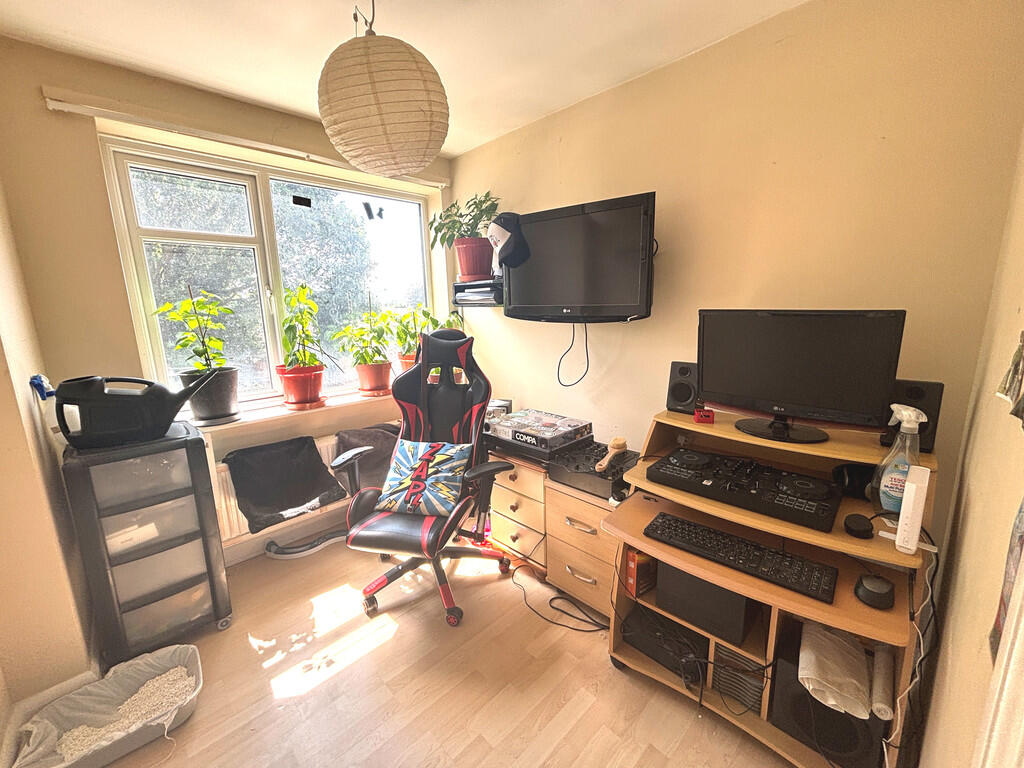 Bedroom 5/Dressin...