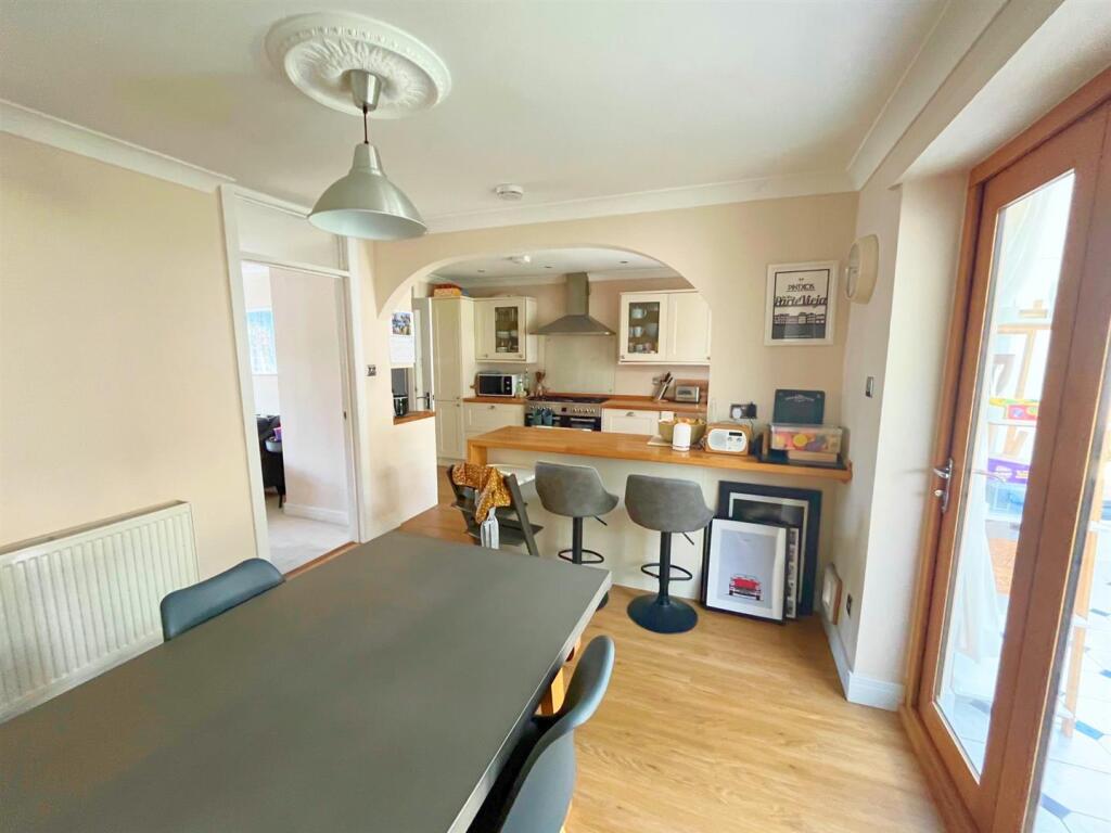Dining area through to kitchen (1).jpg