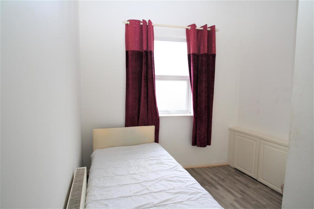 Bedroom.JPG