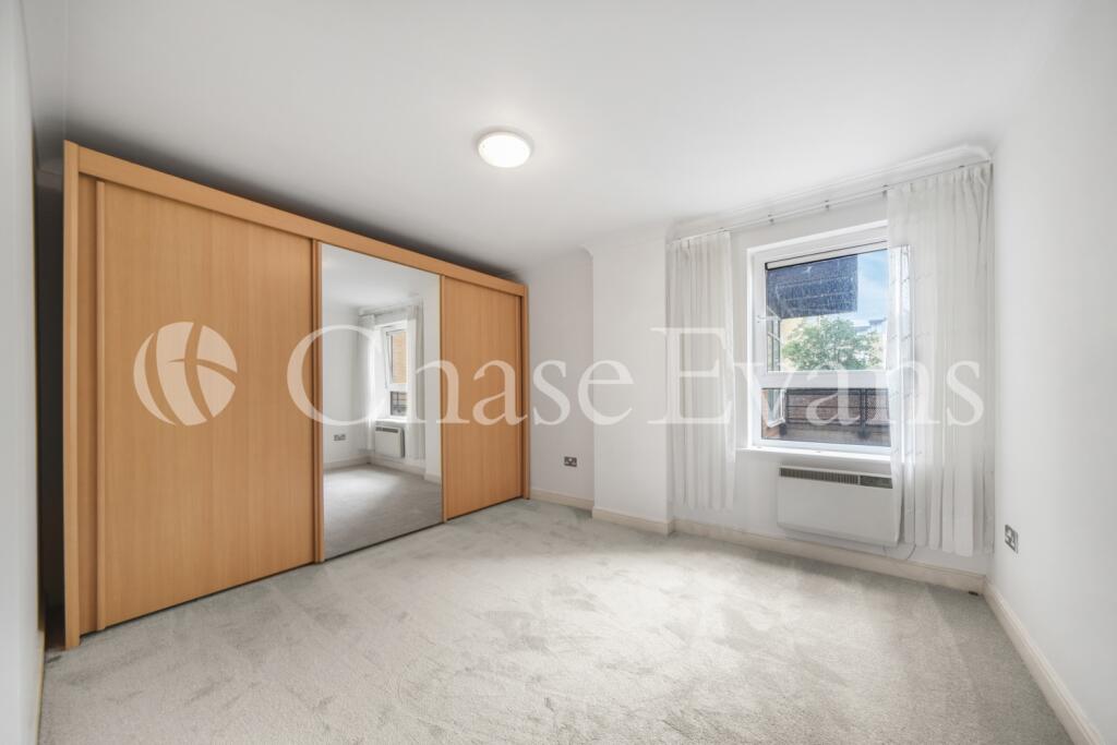 Langbourne Place, Is