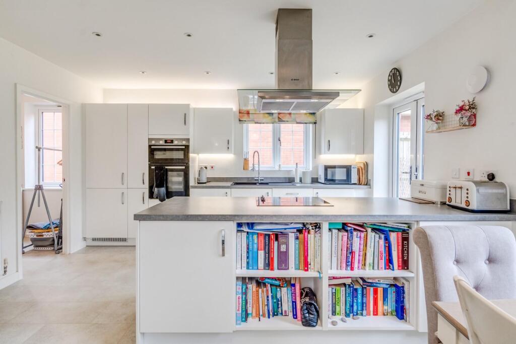 1.5. kitchen.jpg