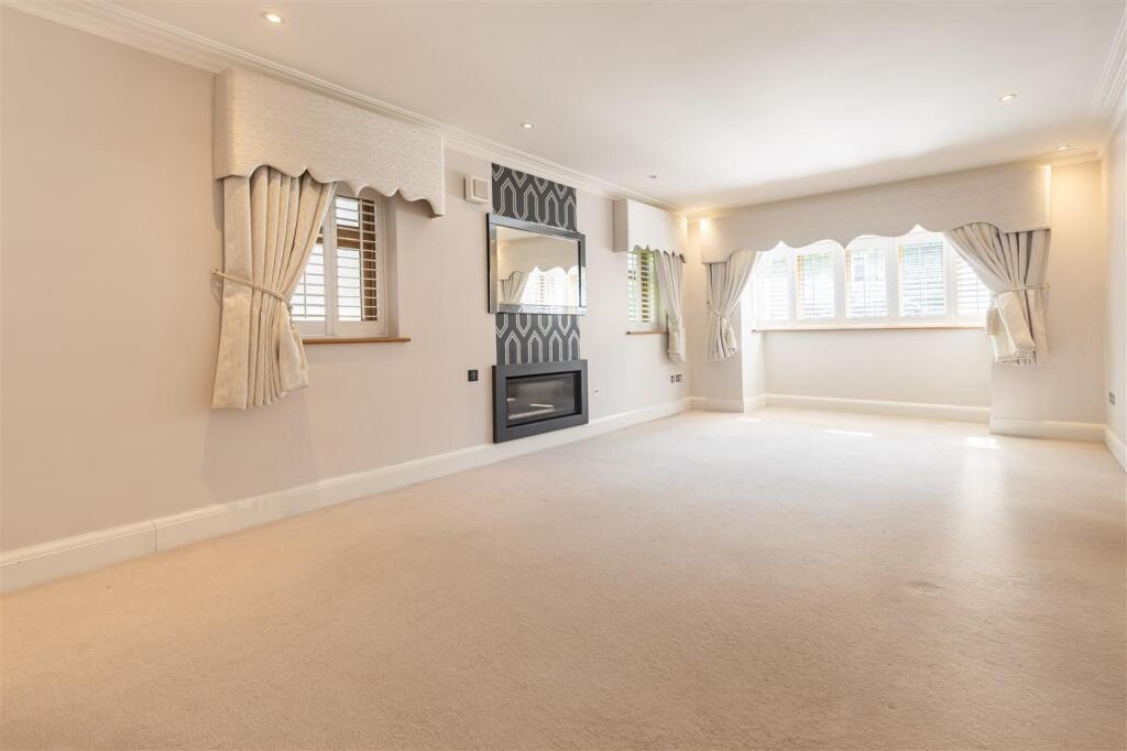 30B Blackacre Road Theydon Bois, Essex, CM16 7LU (