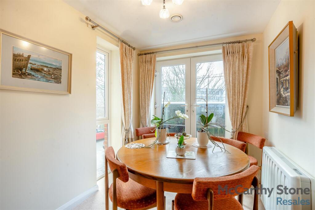 8636147-interior06.jpg