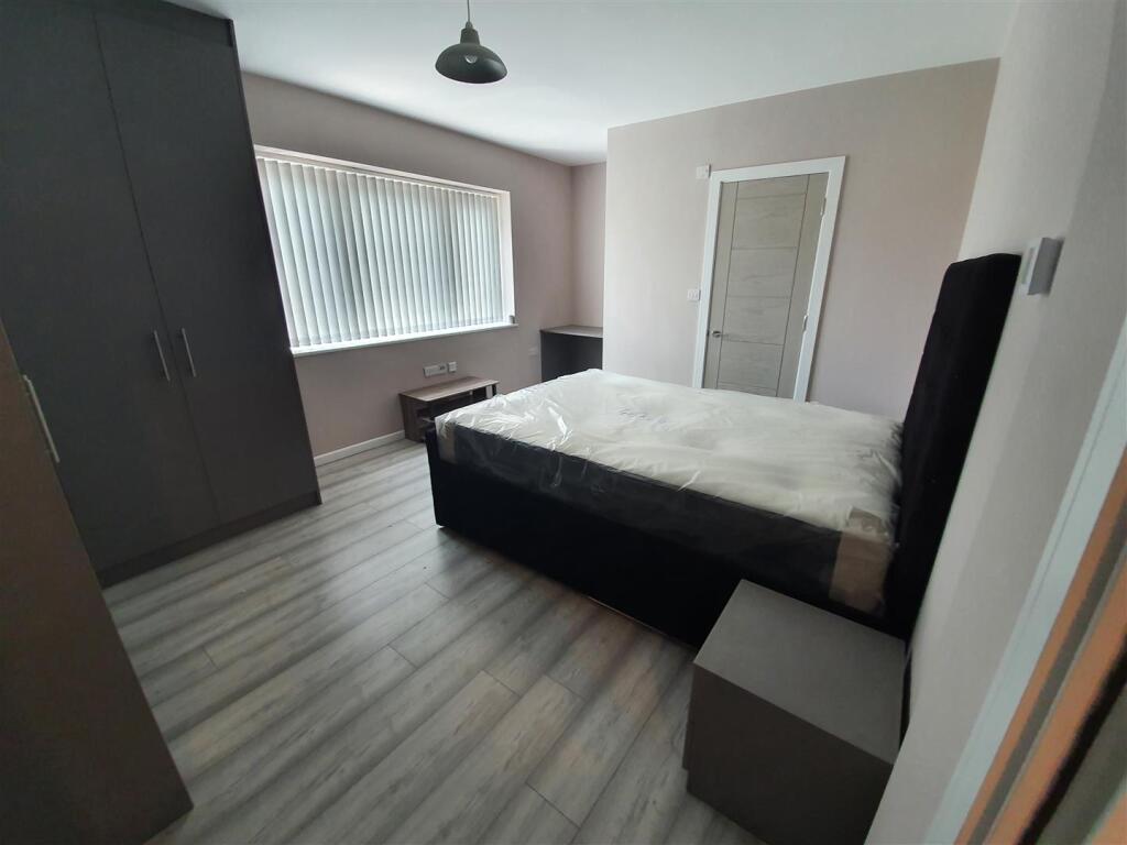 Flat 3_124424.jpg