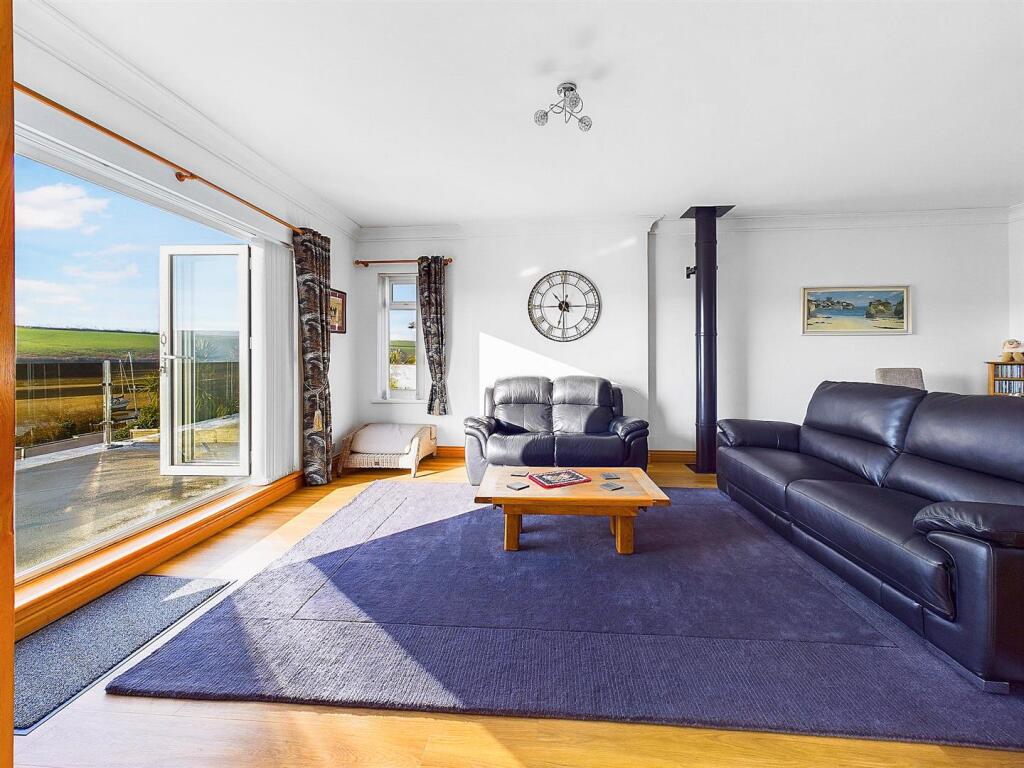 First Floor Lounge and View.