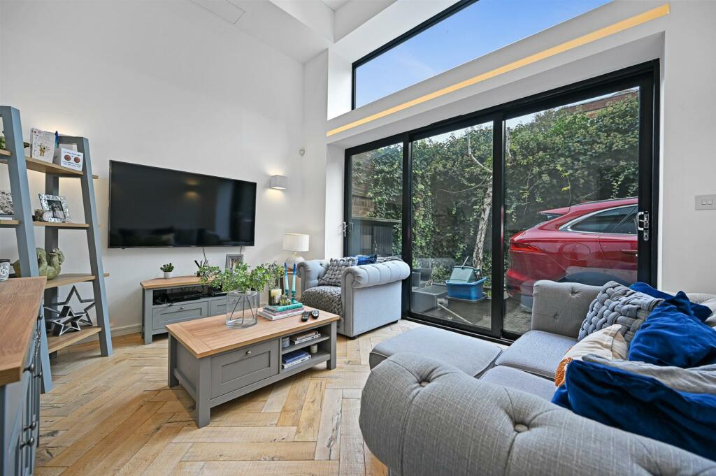 BCHJ - 4 Falstaff Mews - Reception (4).jpg