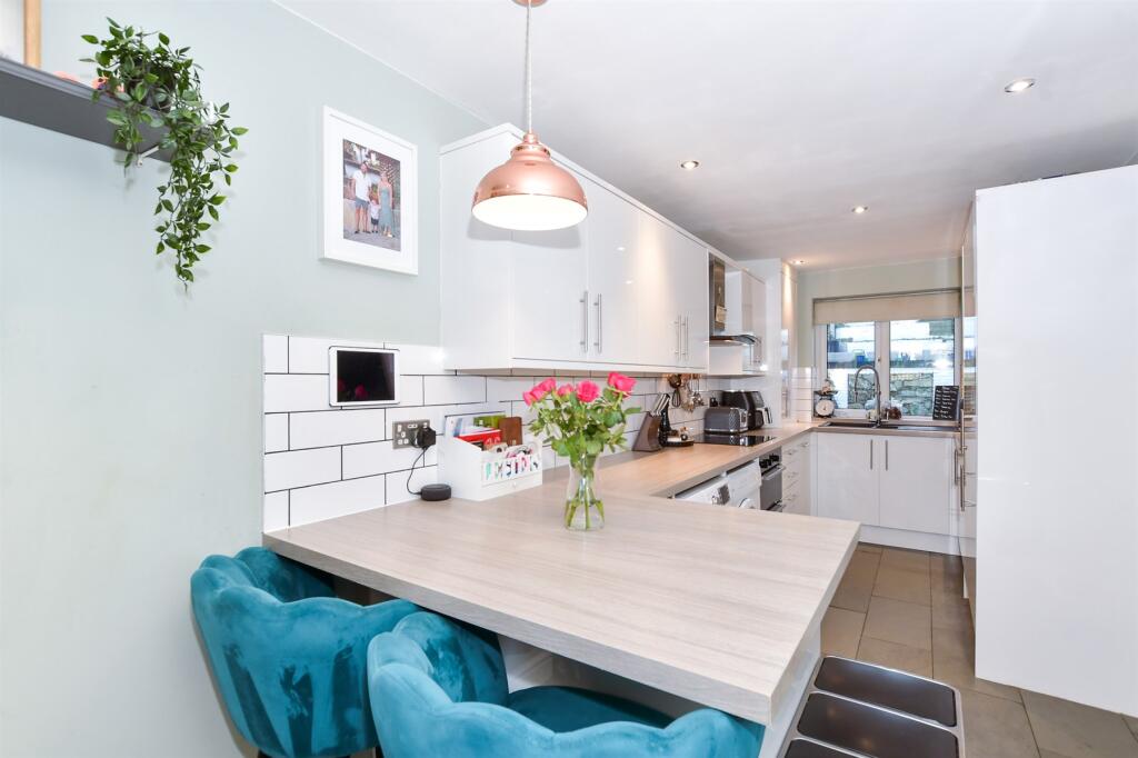Kitchen/ Breakfast Room