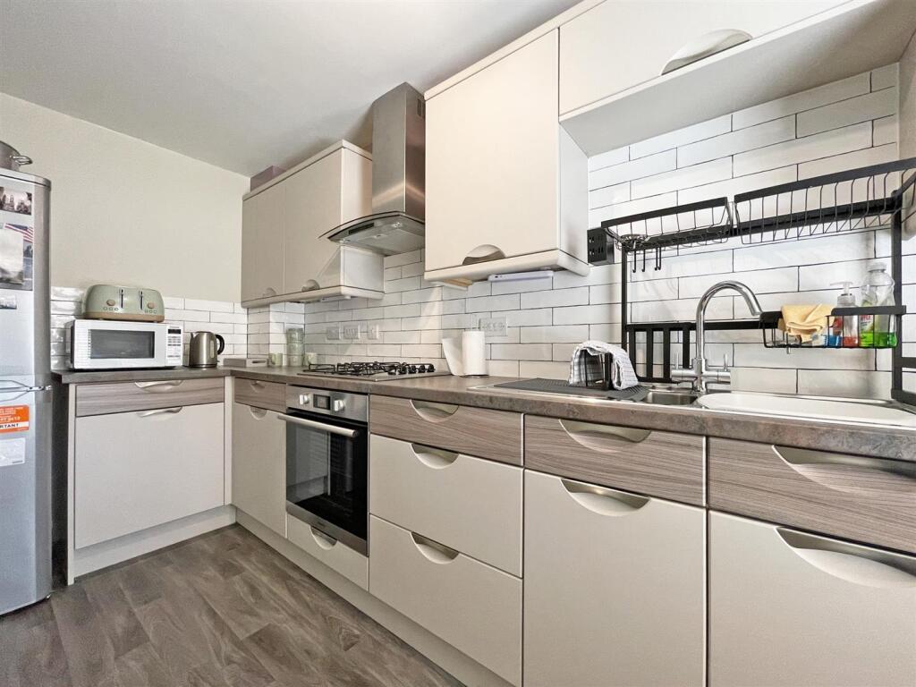 Renassiance Gardens 28 - Kitchen 2.jpg