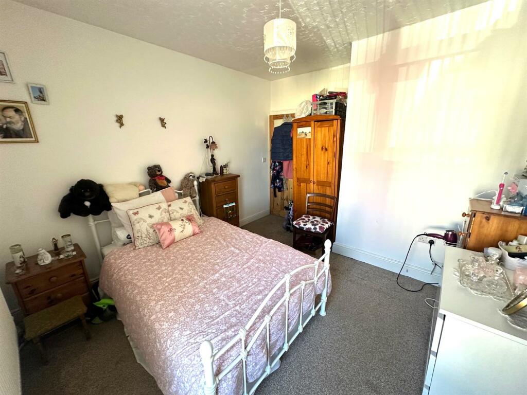 bed 1 3.jpg