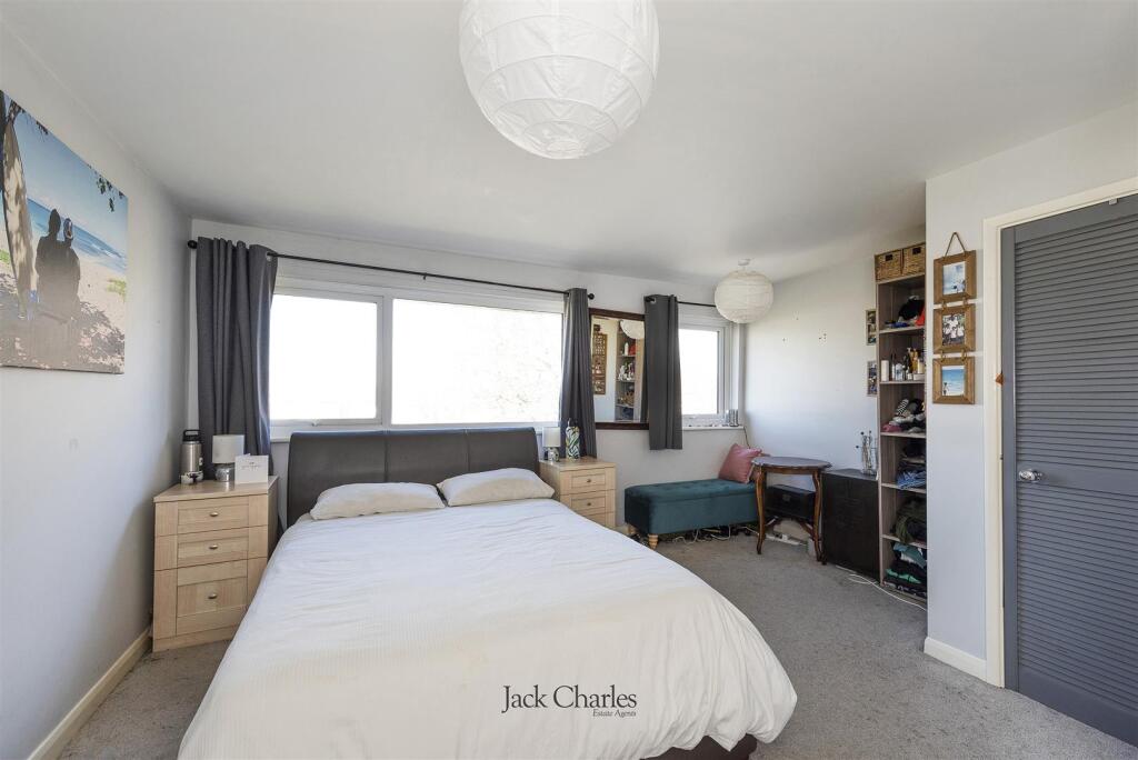 7 Stanley Close, TN12 0TA 013.jpg