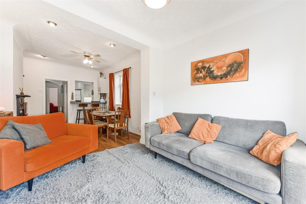 Extended lounge reverse.jpg