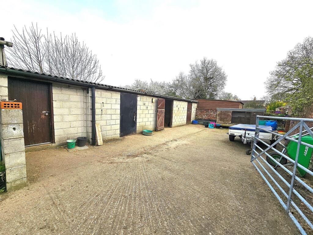 Stables &amp; Yard.jpg