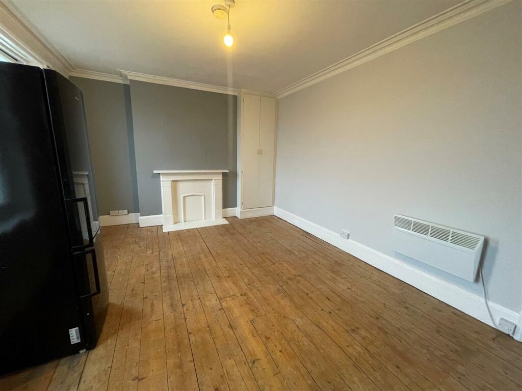 Lounge 2.jpg