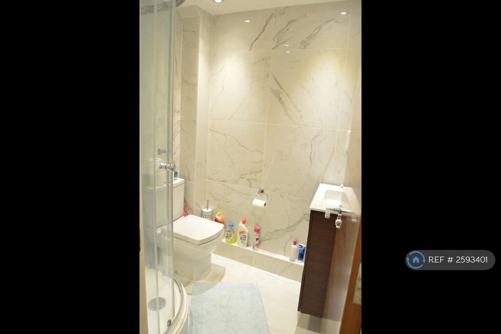 En-Suite Bathroom