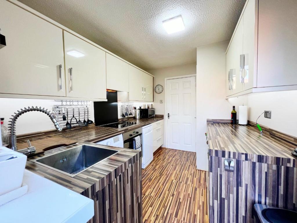 Kitchen 5.jpg