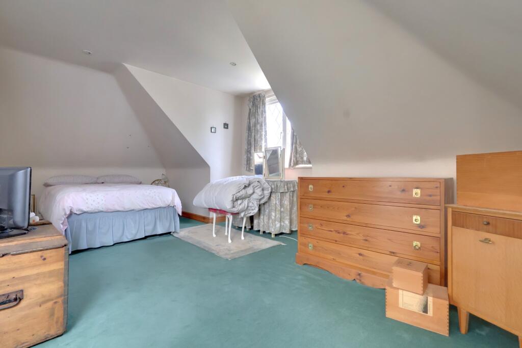 MASTER BEDROOM FIRST FLOOR