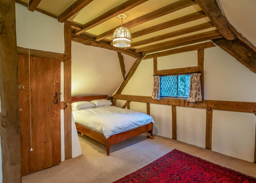 Walnut tree Cottage-Bedroom 1 (2).jpg