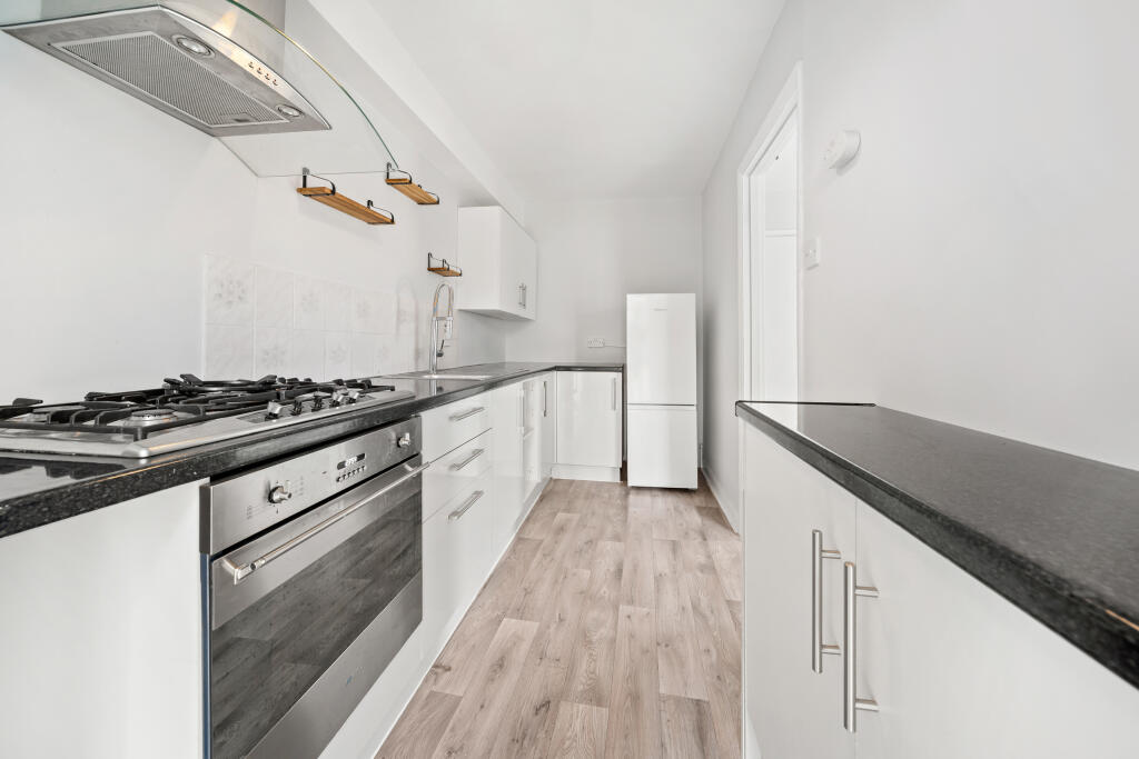 7 Shere Lodge 48 Harewood Road SW19 2HD-6