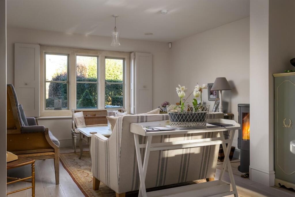 29 - Dovecote Cottage - GL7 5NG - Web.jpg