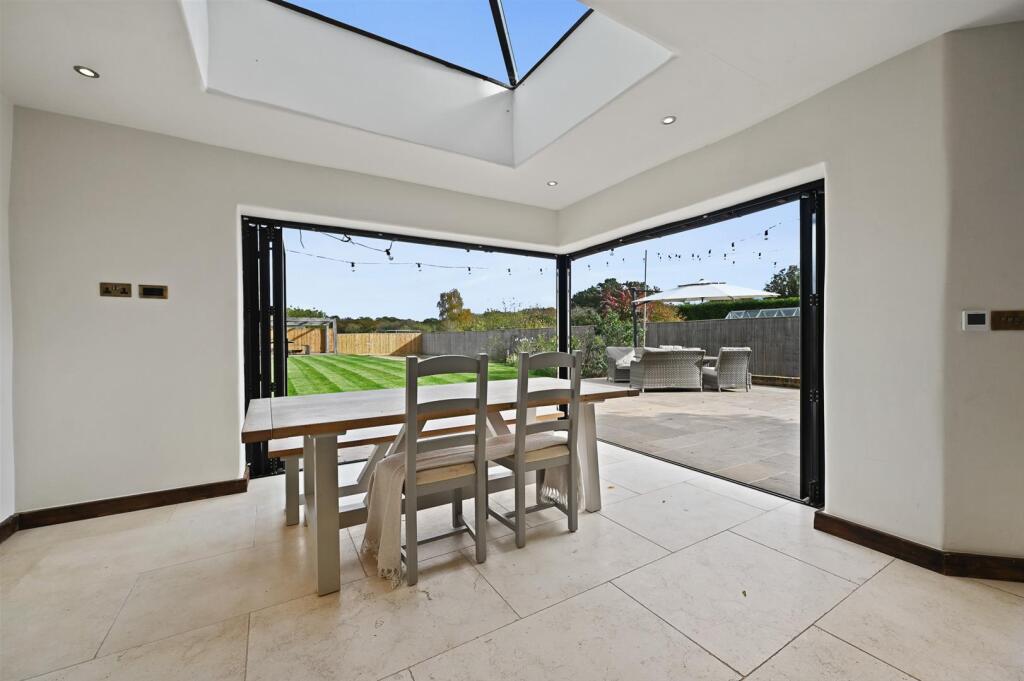 Dining Area.jpg