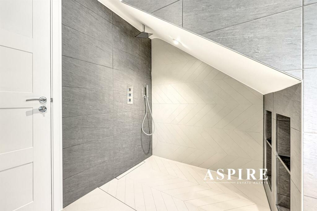 Aspire Estate Agents1.jpg