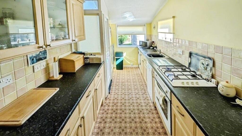 2 Tyndale Ave kitchen 2.jpg