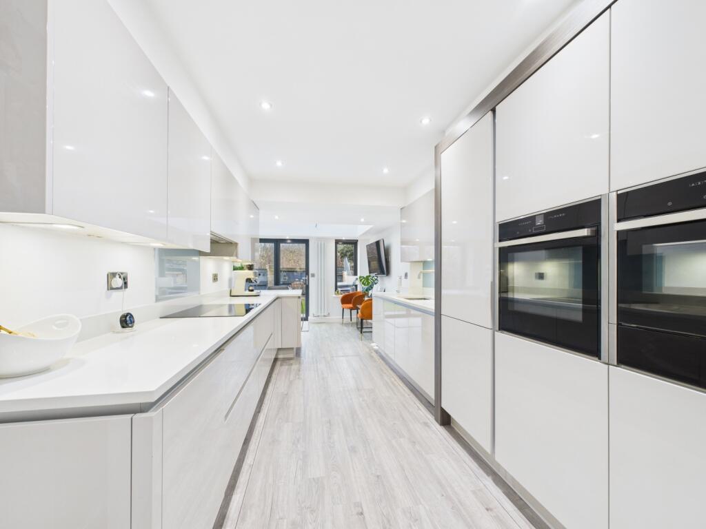 CAM02093G0-PR0067-STILL001