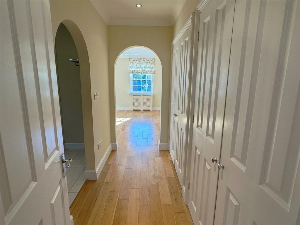 Bed 1 dress room.JPG