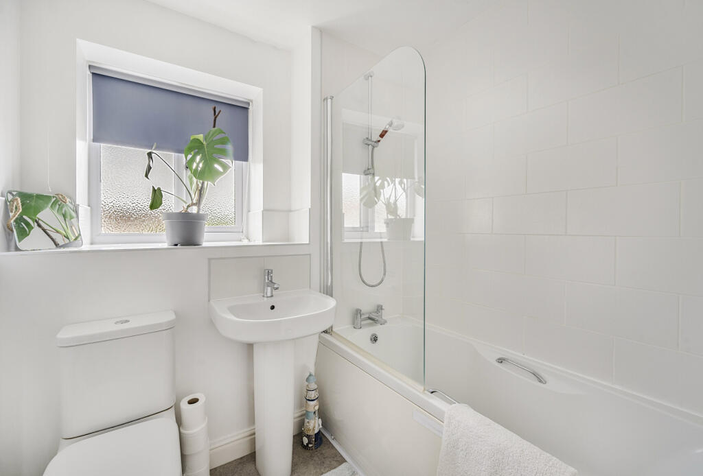 1296140-9-682af38...