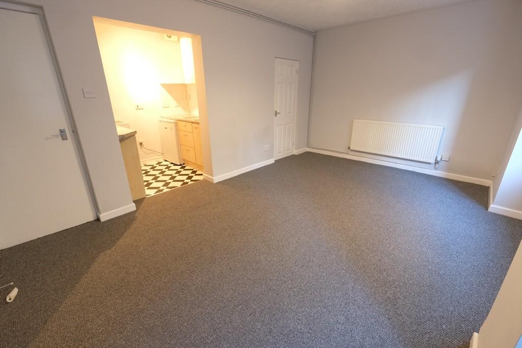 SITTING/DINING ROOM