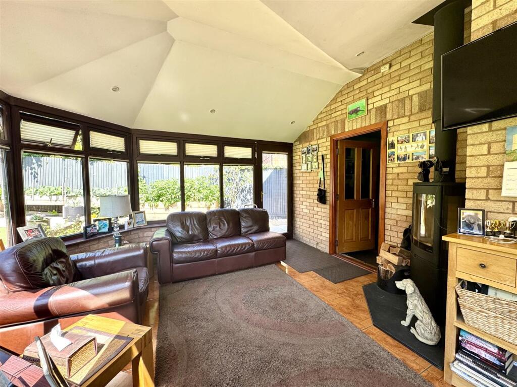 GARDEN ROOM