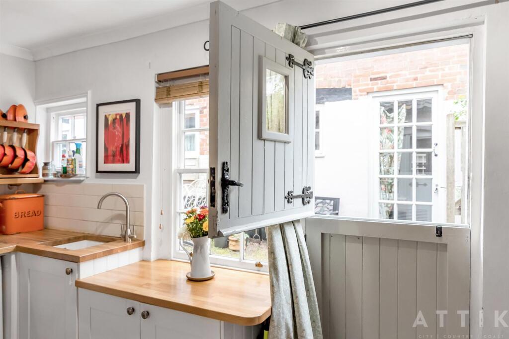 6B Chediston Street, Halesworth IP19 8BE (22).jpg