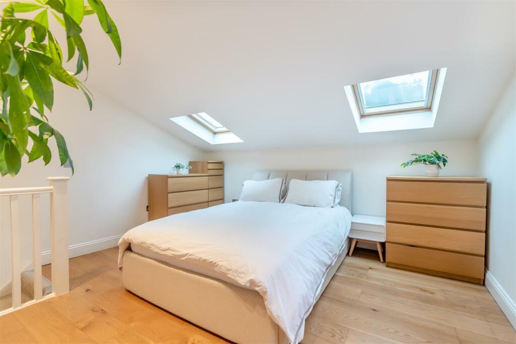 8627589-interior11.jpg