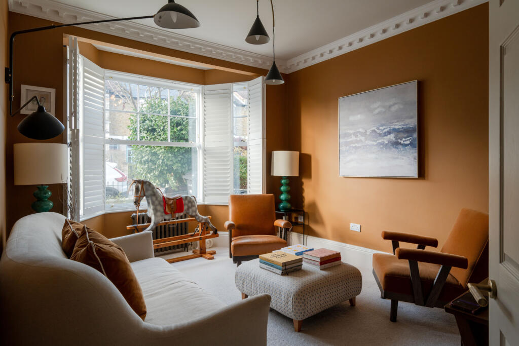 242652 - Wellington Road, London E11 - high res...