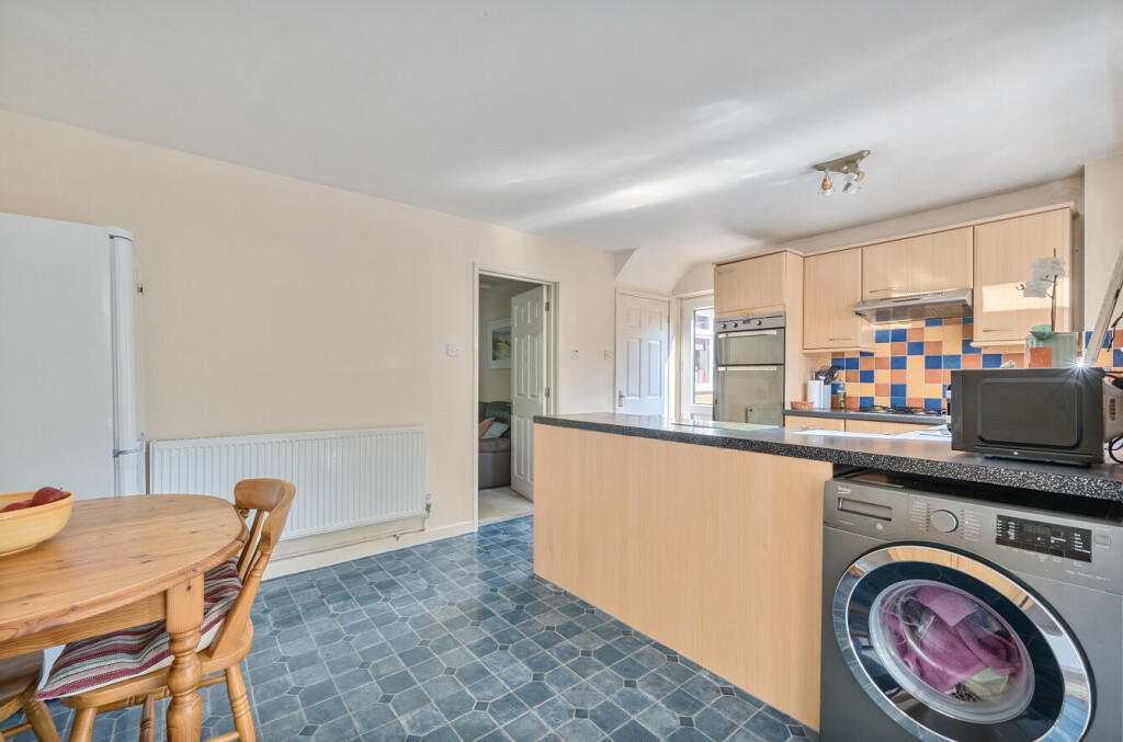 1302372-17-685048...