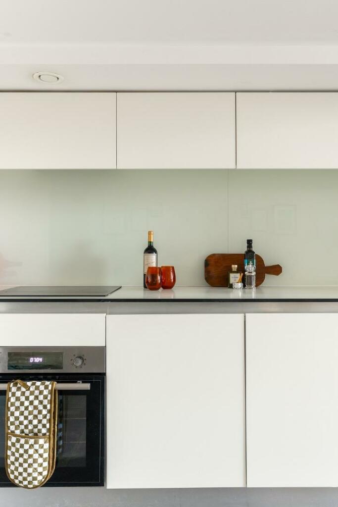 2L1S0BH - Kitchen B.jpg