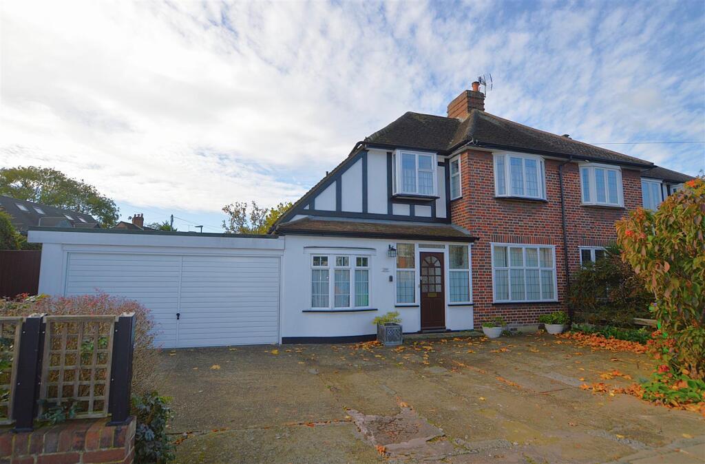 100 Redway drive front3.JPG