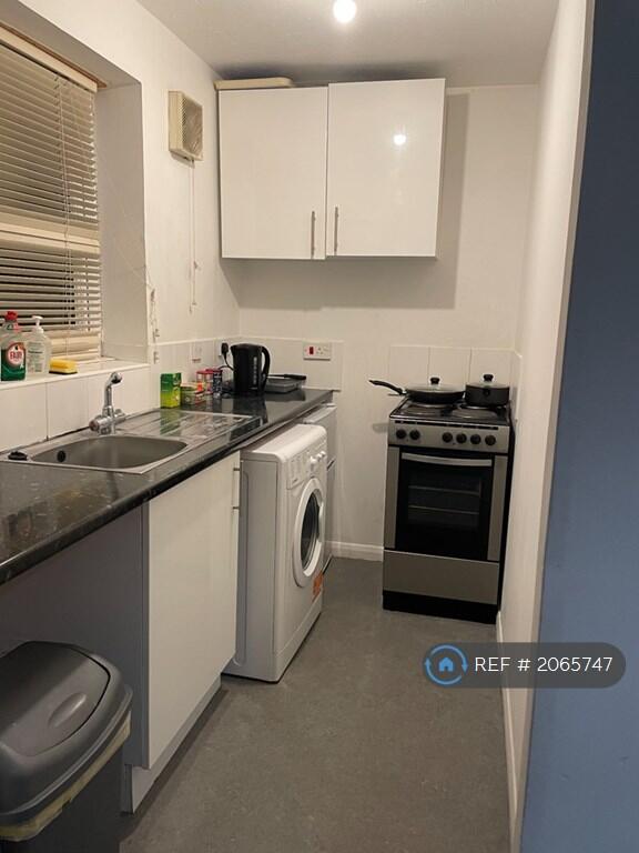 Small And Practical Kitchenette 