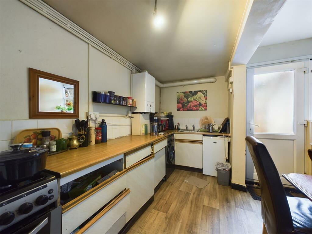 Kitchen (2).jpg