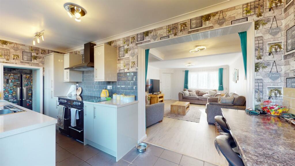 KITCHEN/BREAKFAST ROOM