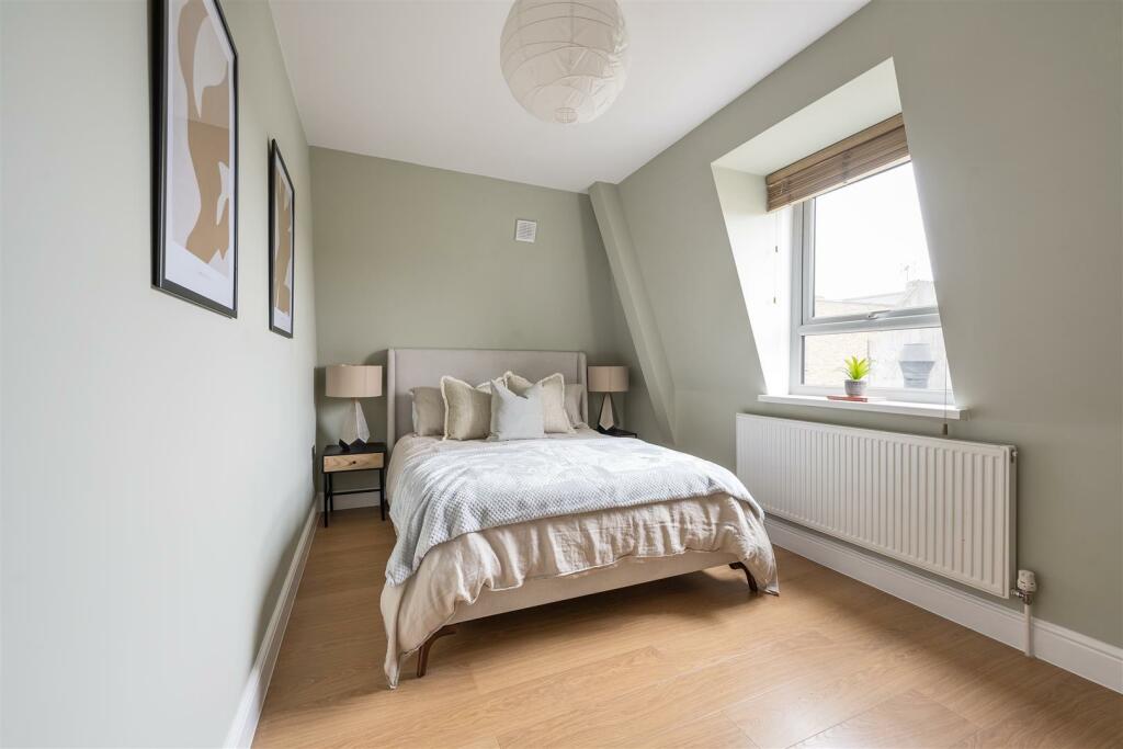 Orchard House, E18