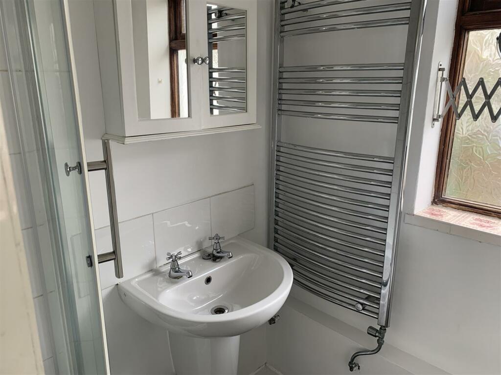 Bathroom 18 Richmond.jpeg