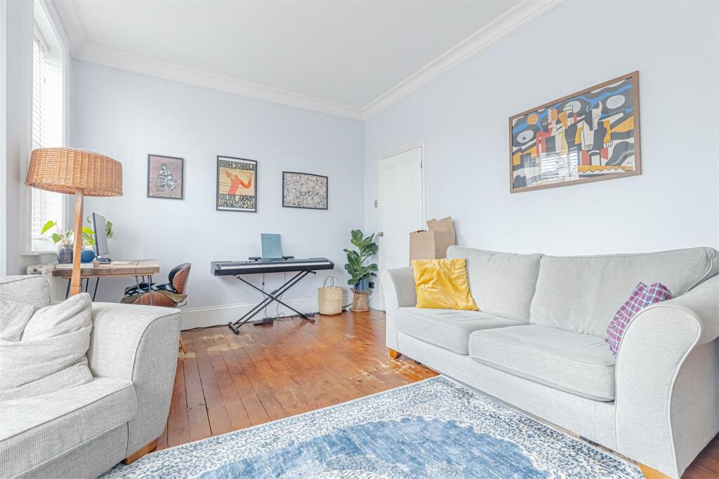 Reception room 4.jpg