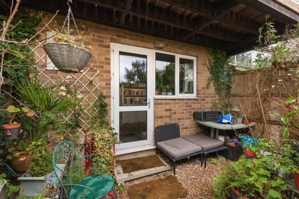 Island Wall, Whistable