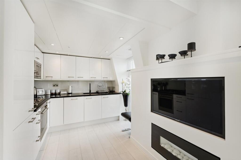 Apartment 14 , Park Lane Place (4).jpg